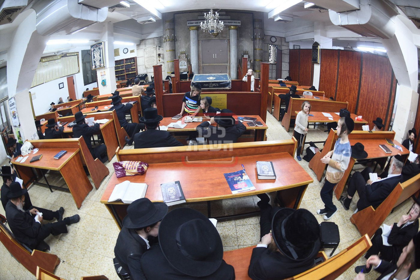 תשעה באב בחצה"ק חוג חתם סופר