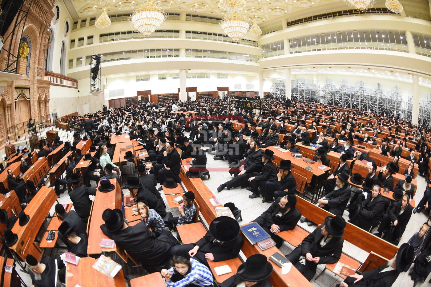 הגה"צ רבי אהרן טוסיג בהספד 'תשעה באב' בחצה"ק ויז'ניץ