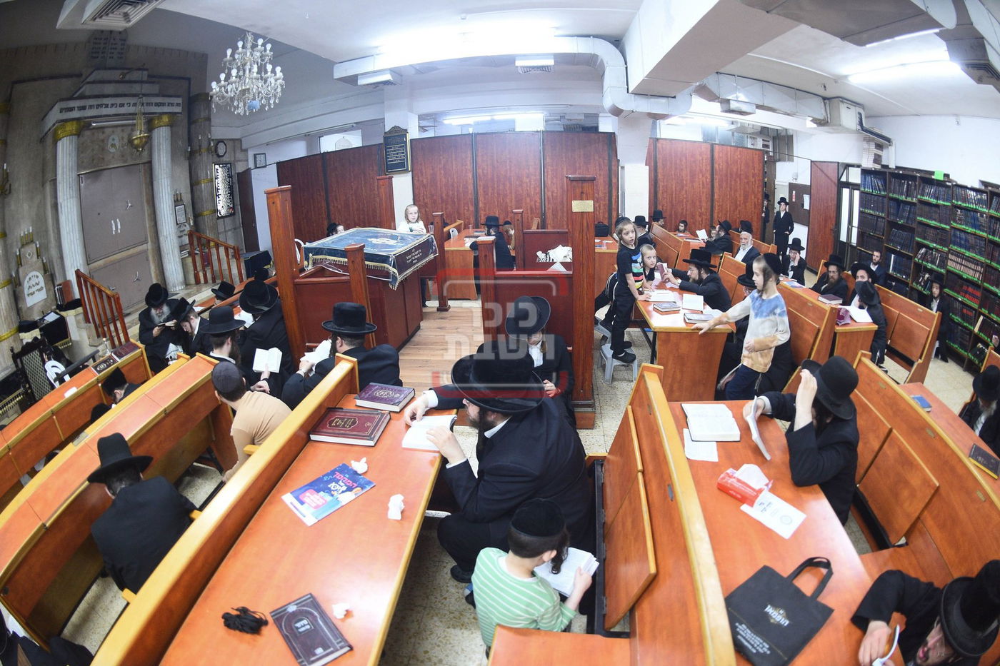 תשעה באב בחצה"ק חוג חתם סופר