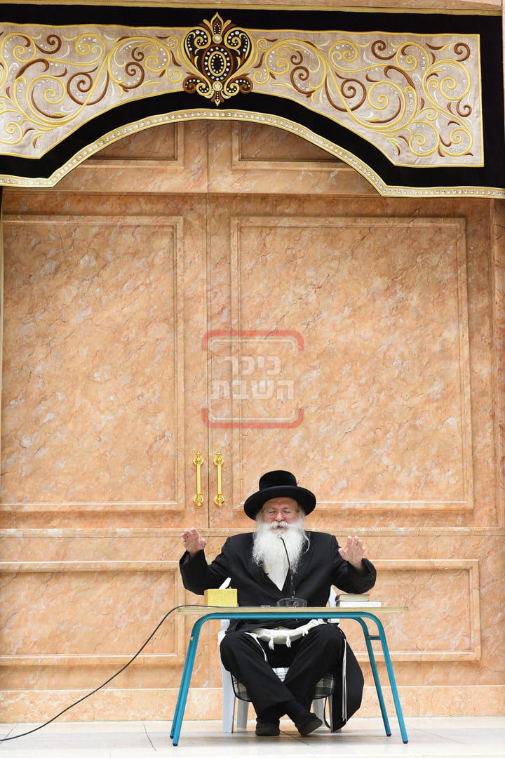 הגה"צ רבי אהרן טוסיג בהספד 'תשעה באב' בחצה"ק ויז'ניץ