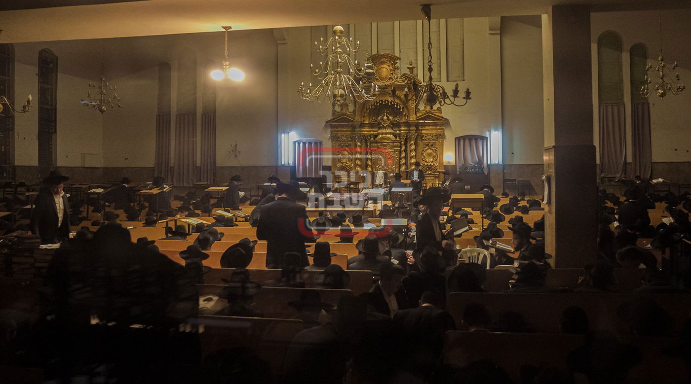 תשעה באב בהיכל ישיבת פוניבז'