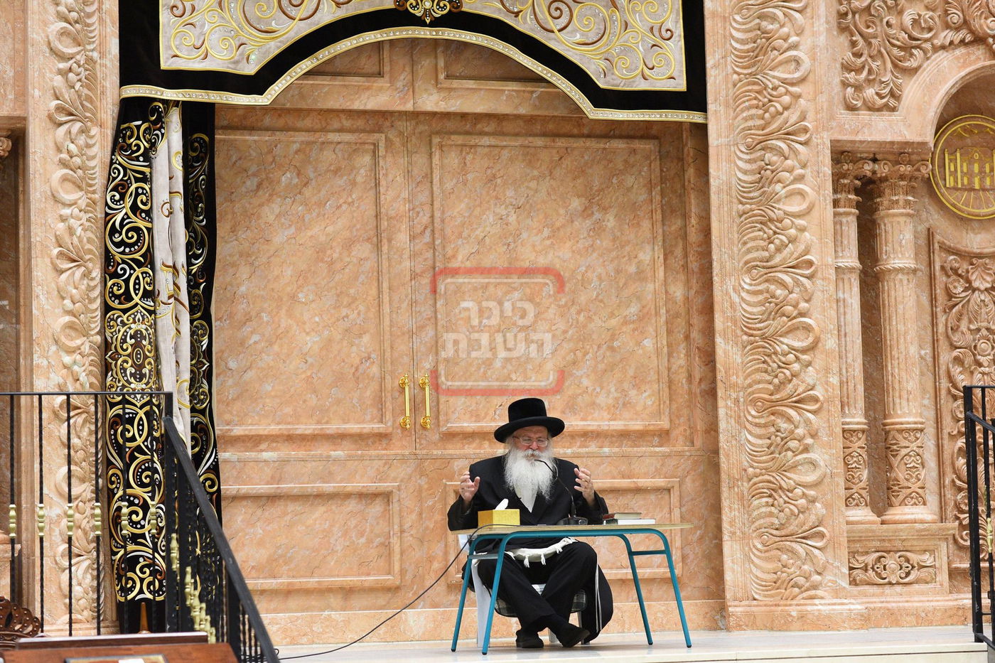 הגה"צ רבי אהרן טוסיג בהספד 'תשעה באב' בחצה"ק ויז'ניץ