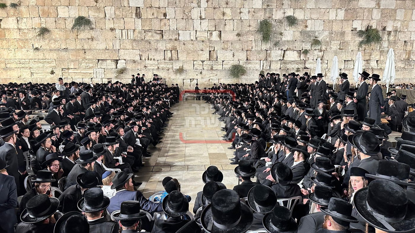 מוצאי תשעה באב בכותל המערבי