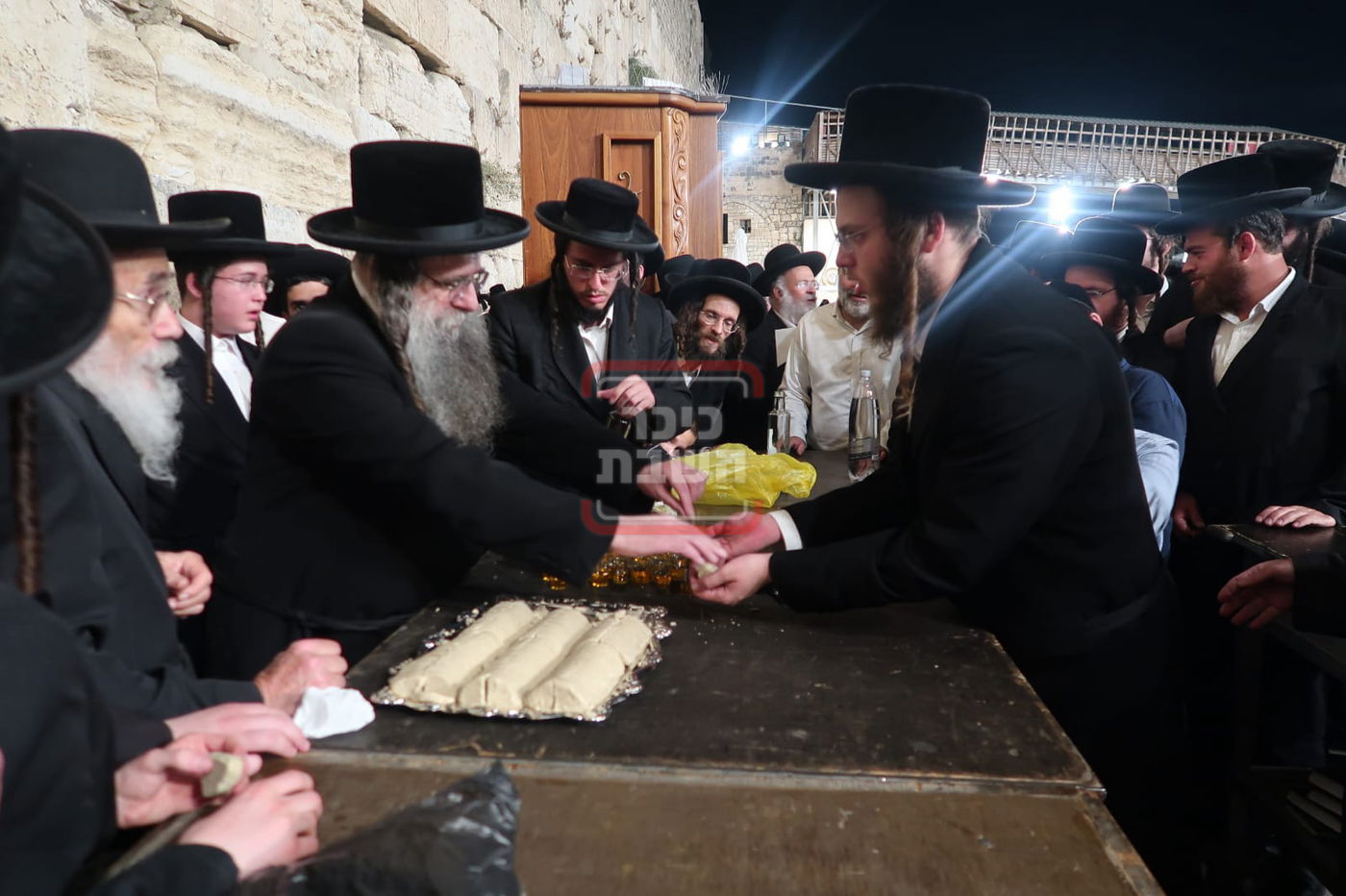 האדמו"ר מלעלוב ירושלים בכותל המערבי