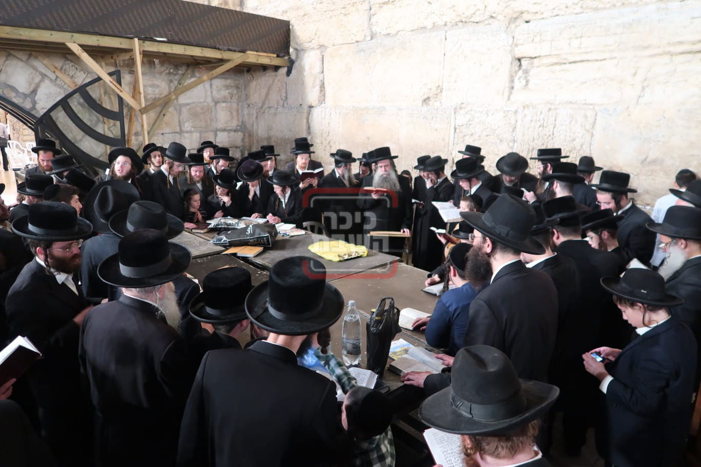 האדמו"ר מלעלוב ירושלים בכותל המערבי