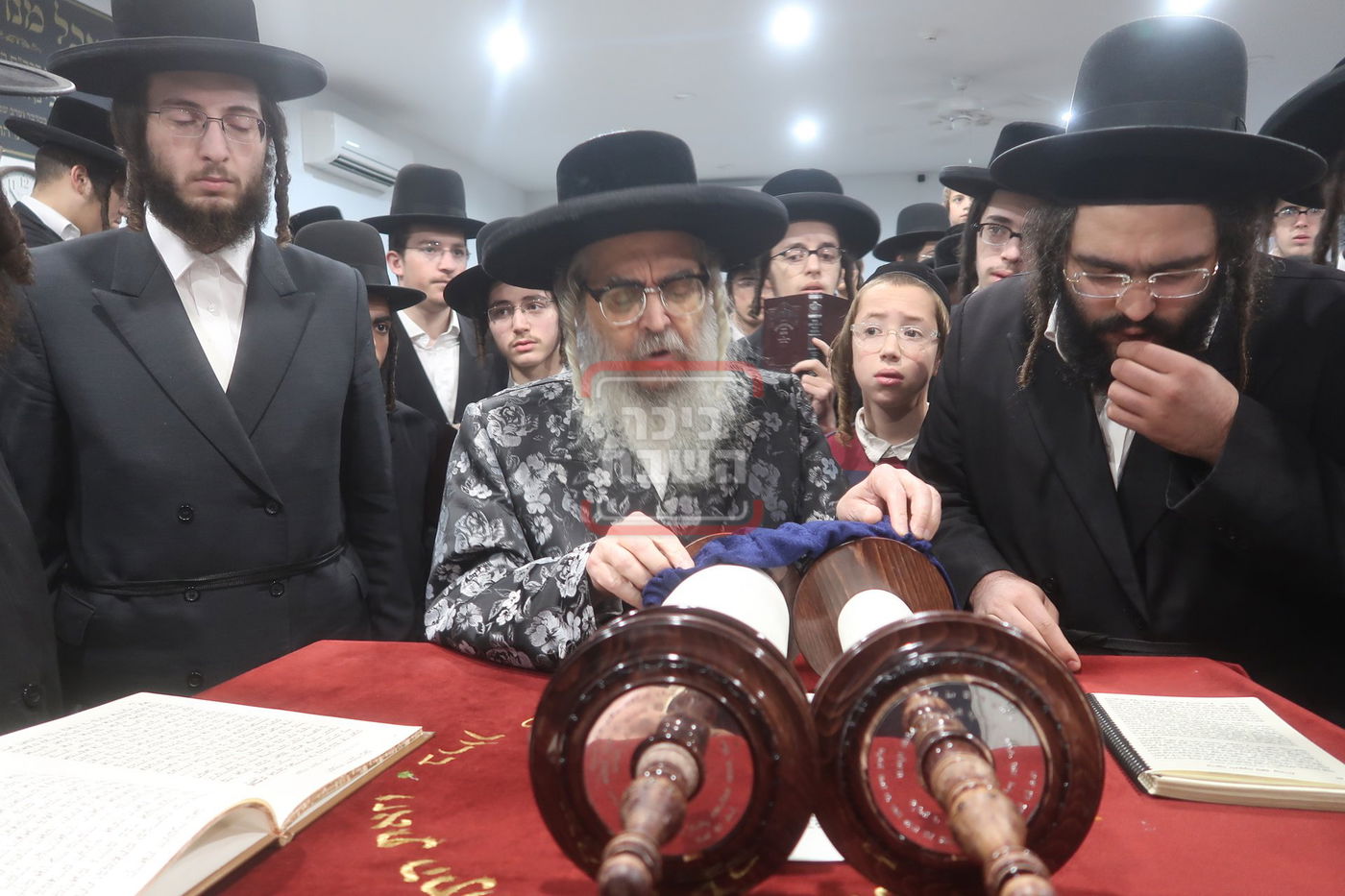 תשעה באב בחצה"ק סאטמר 