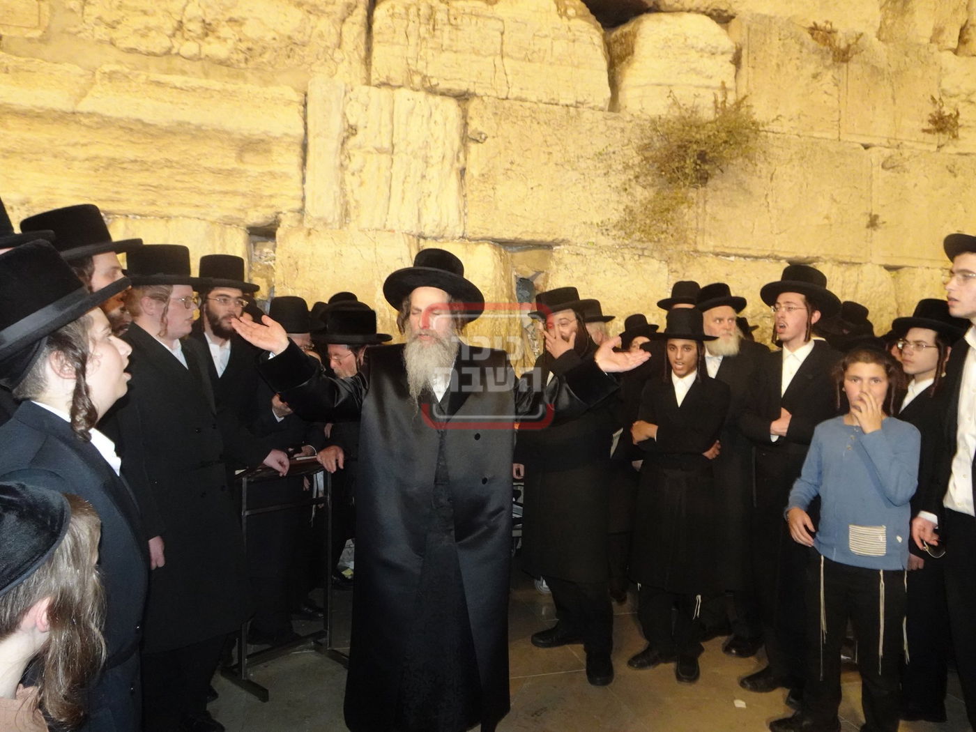 אדמורי"ם ורבנים בכותל המערבי