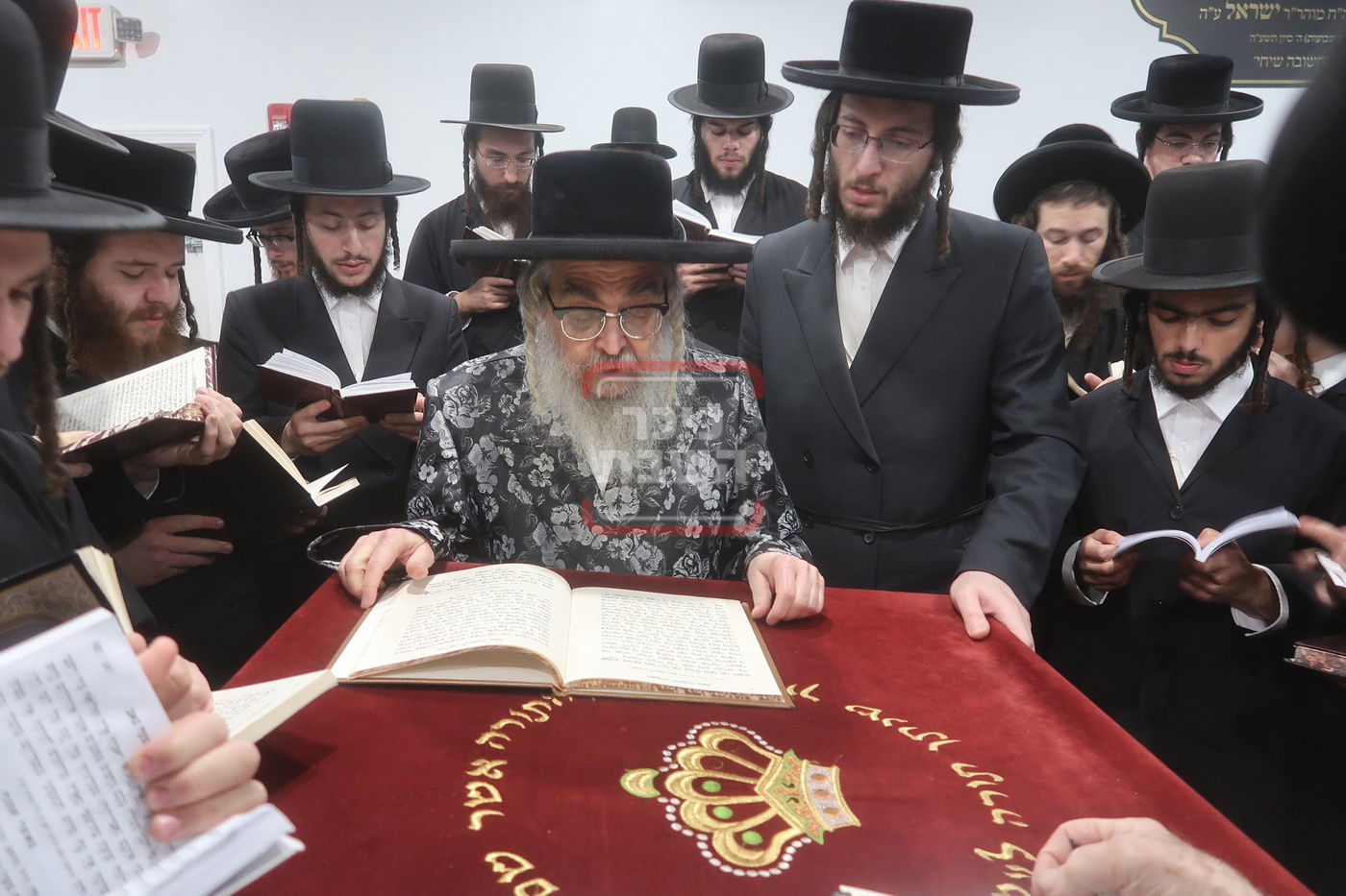 תשעה באב בחצה"ק סאטמר 