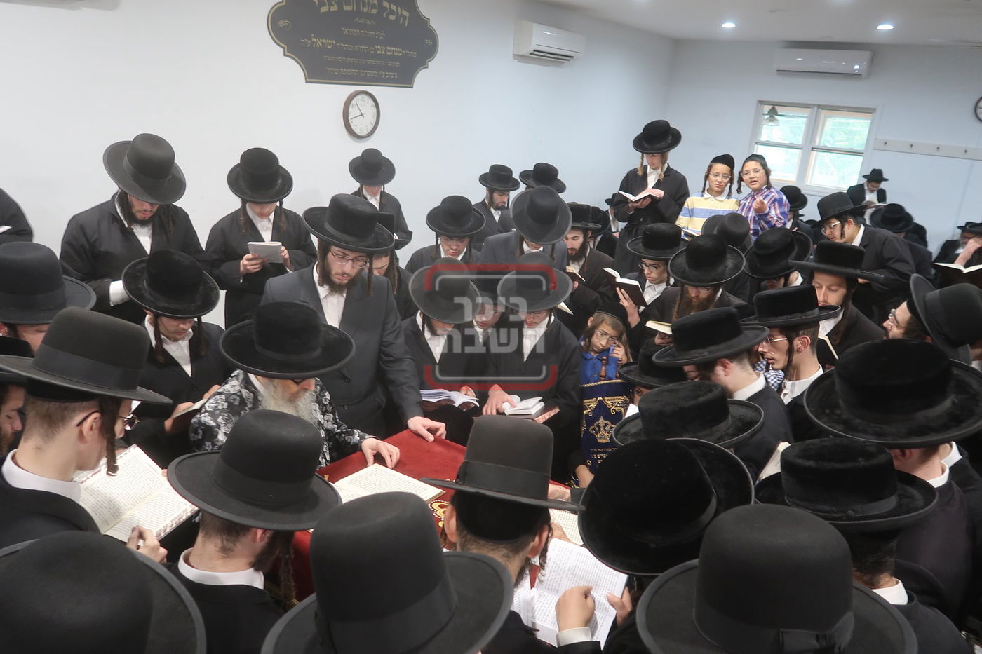 תשעה באב בחצה"ק סאטמר 