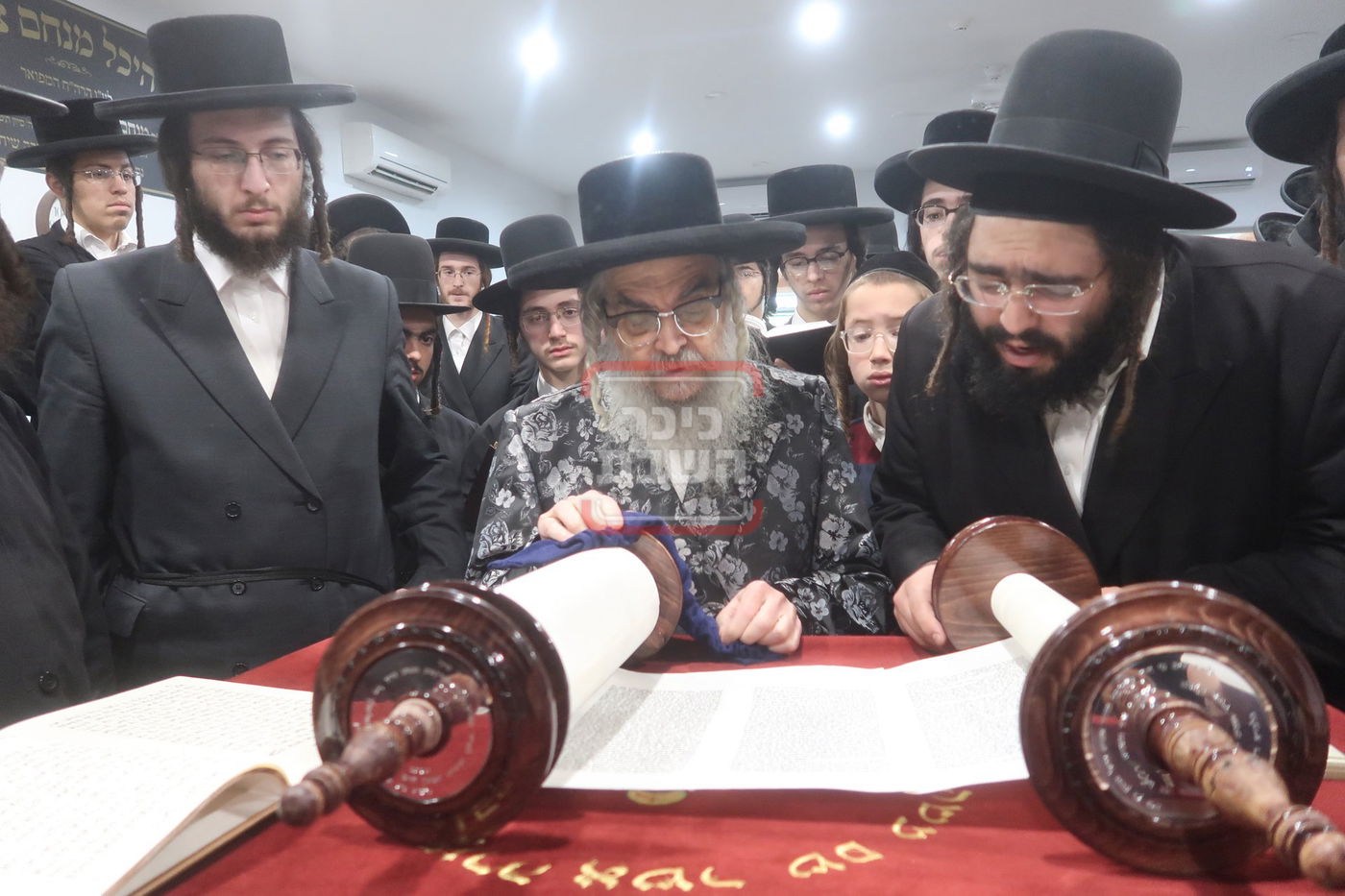 תשעה באב בחצה"ק סאטמר 