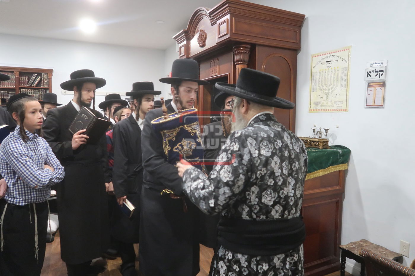 תשעה באב בחצה"ק סאטמר 