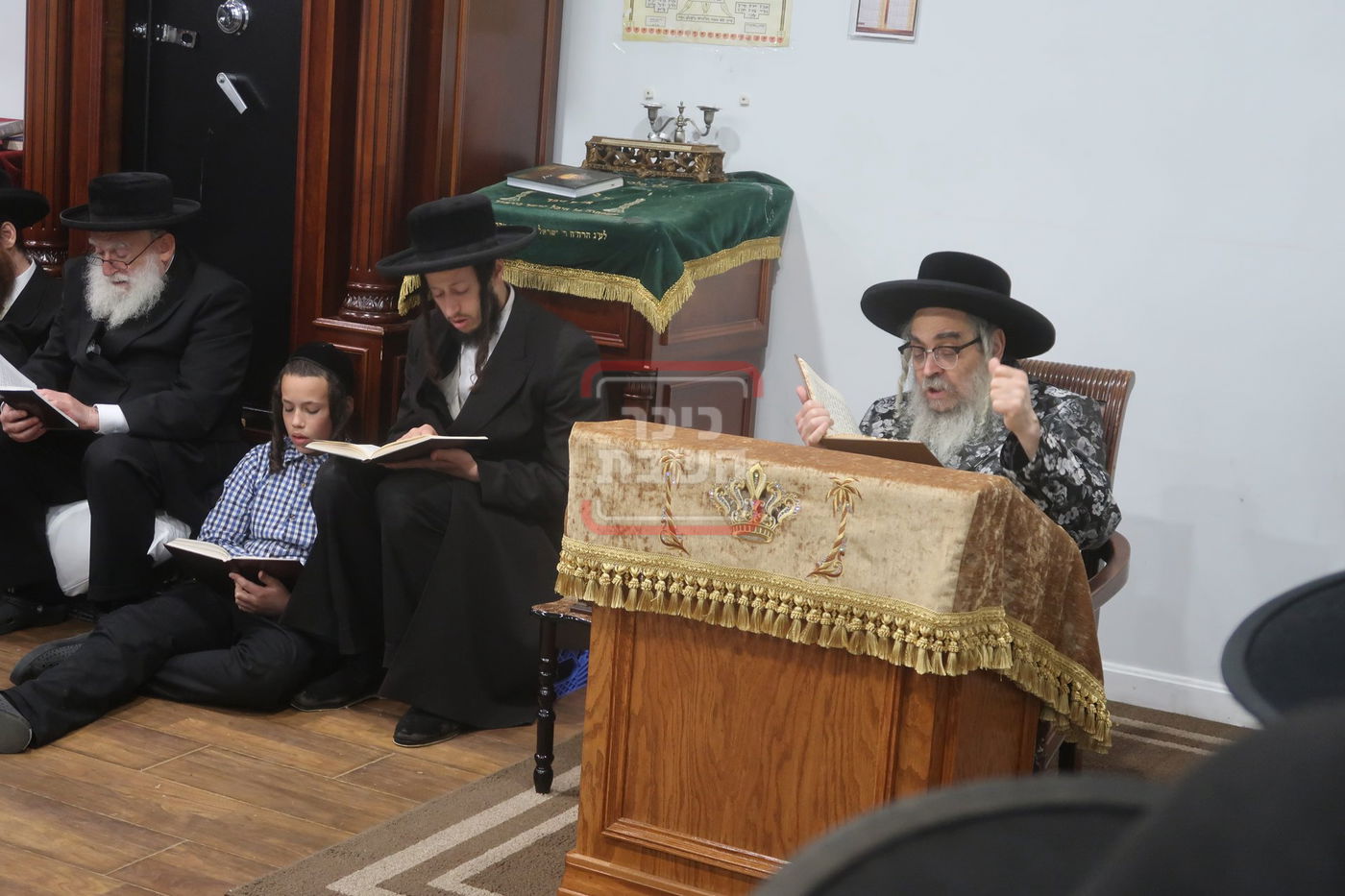 תשעה באב בחצה"ק סאטמר 