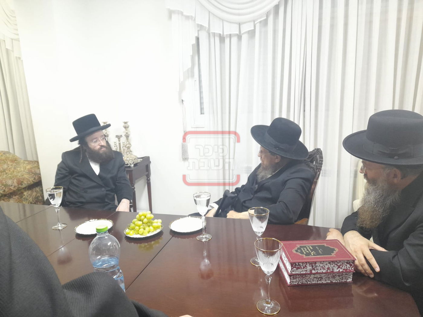 הגר"מ נחשוני אצל האדמו"ר מקאסוב 