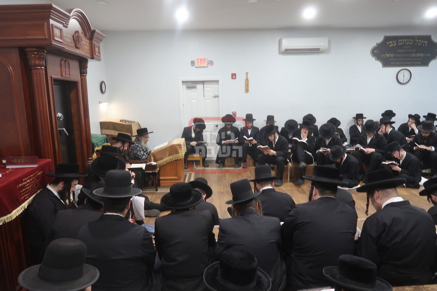 תשעה באב בחצה"ק סאטמר 