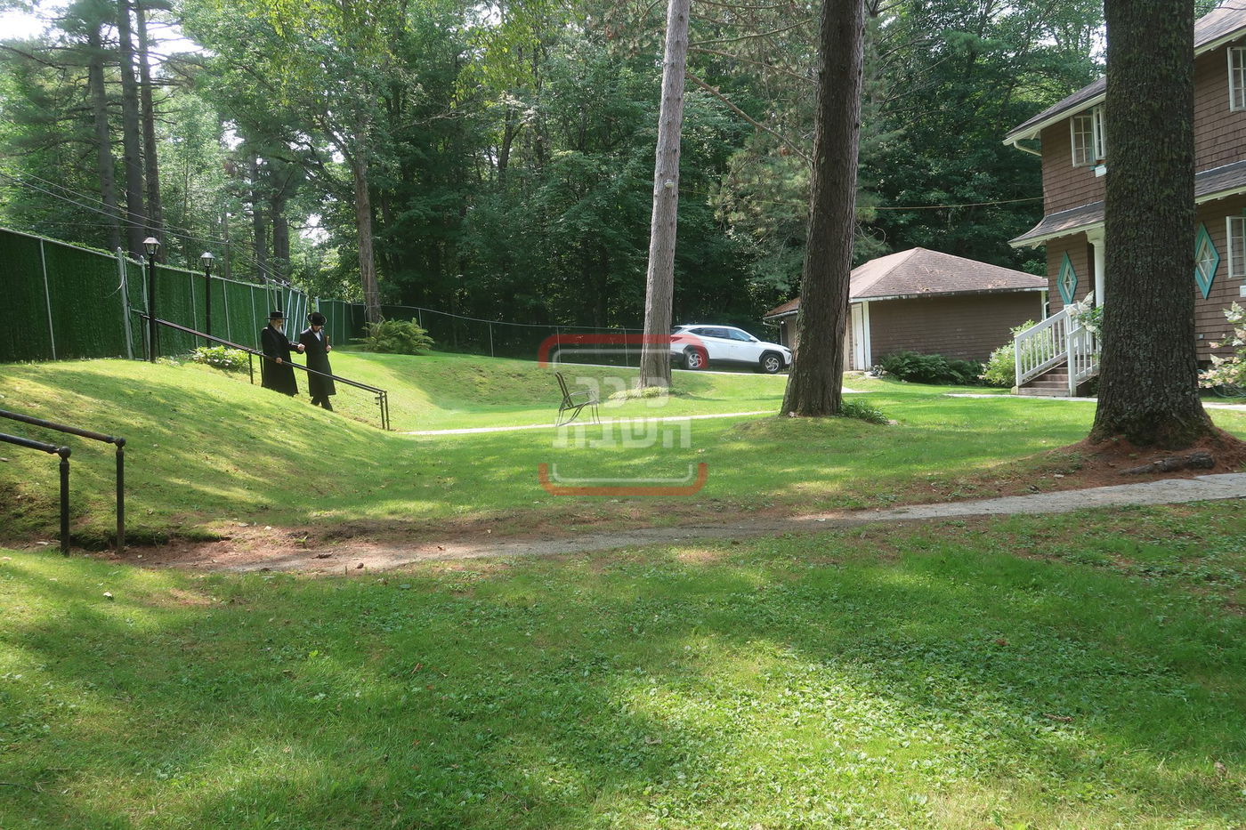 תשעה באב בחצה"ק סאטמר 