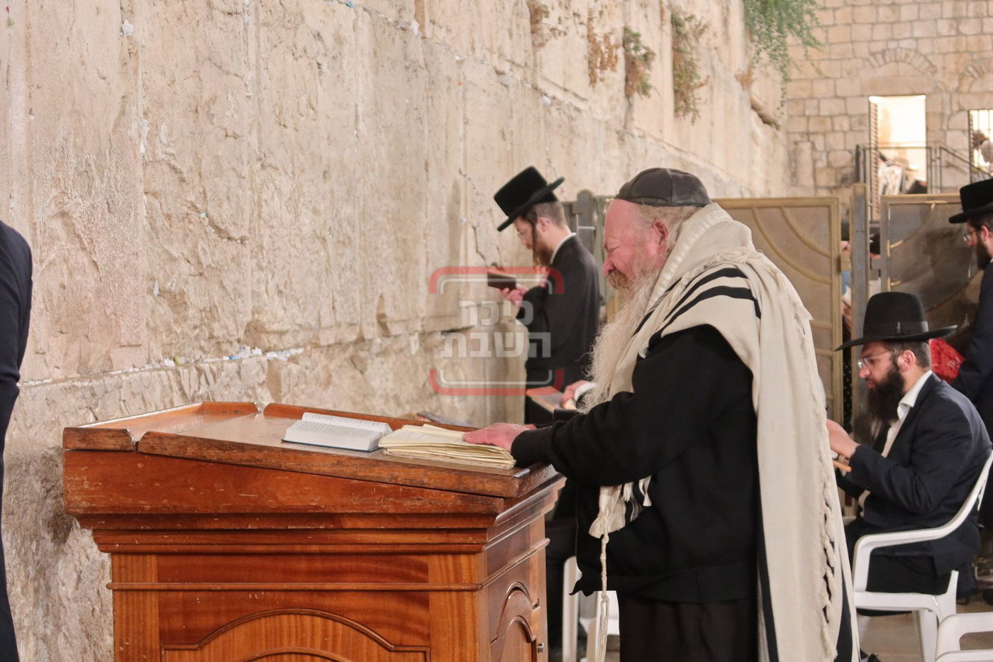 אדמורי"ם ורבנים בכותל המערבי