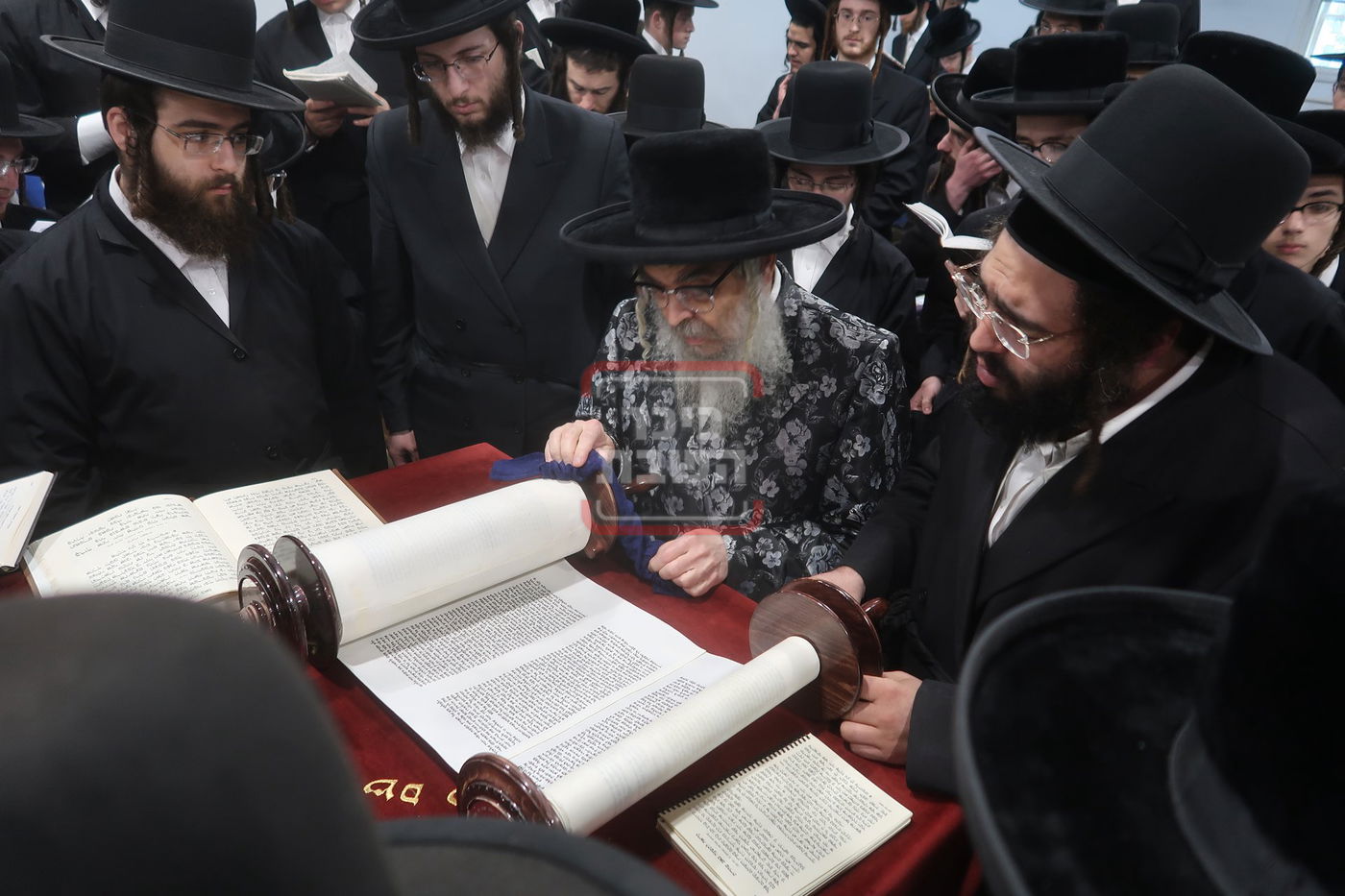 תשעה באב בחצה"ק סאטמר 