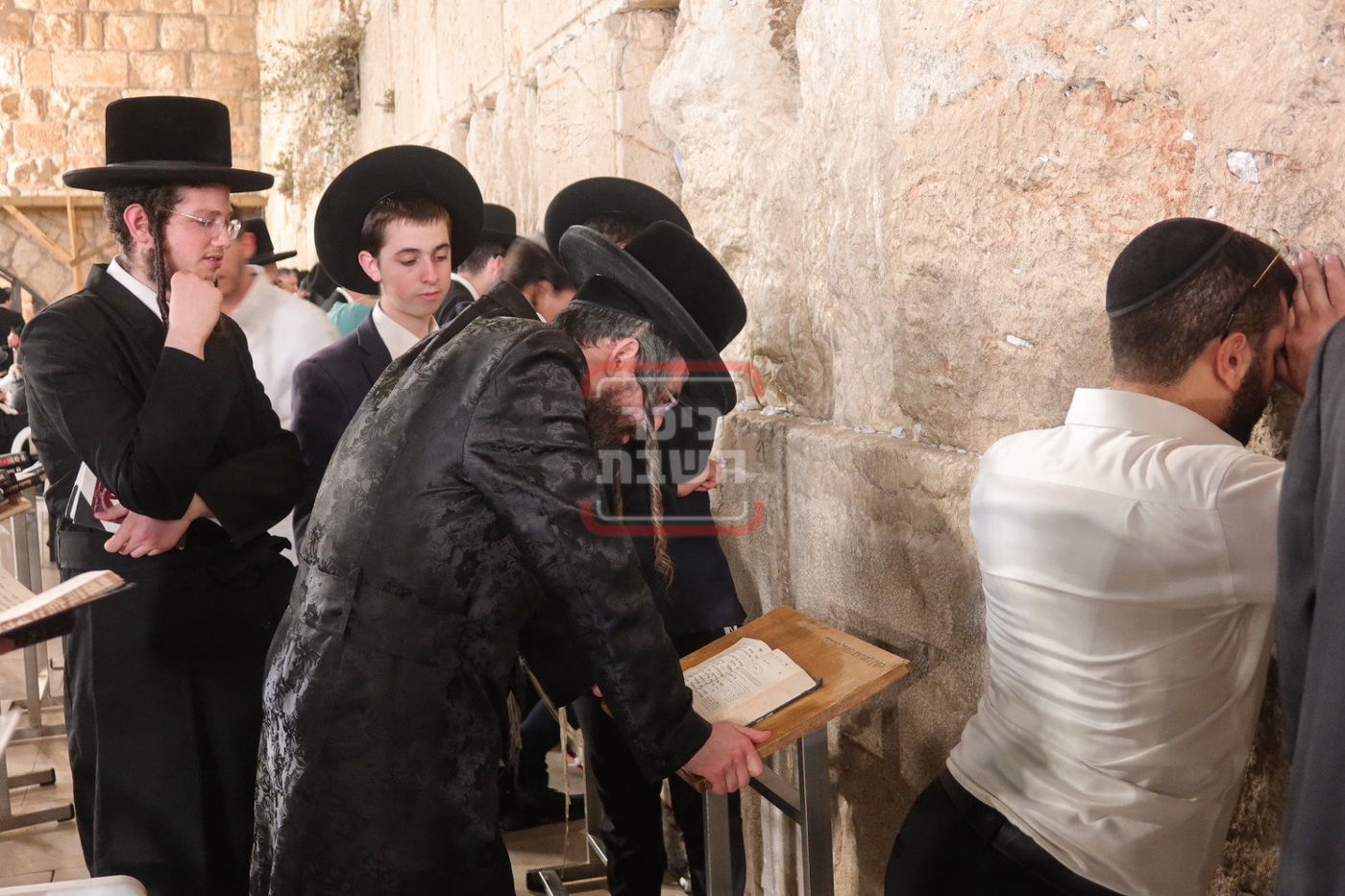 אדמורי"ם ורבנים בכותל המערבי