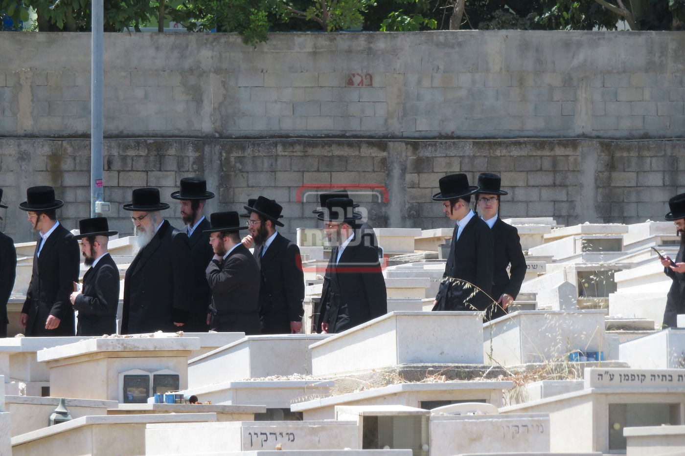 האדמו"ר מויז'ניץ קיימישע בבית החיים ויז'ניץ בבני ברק