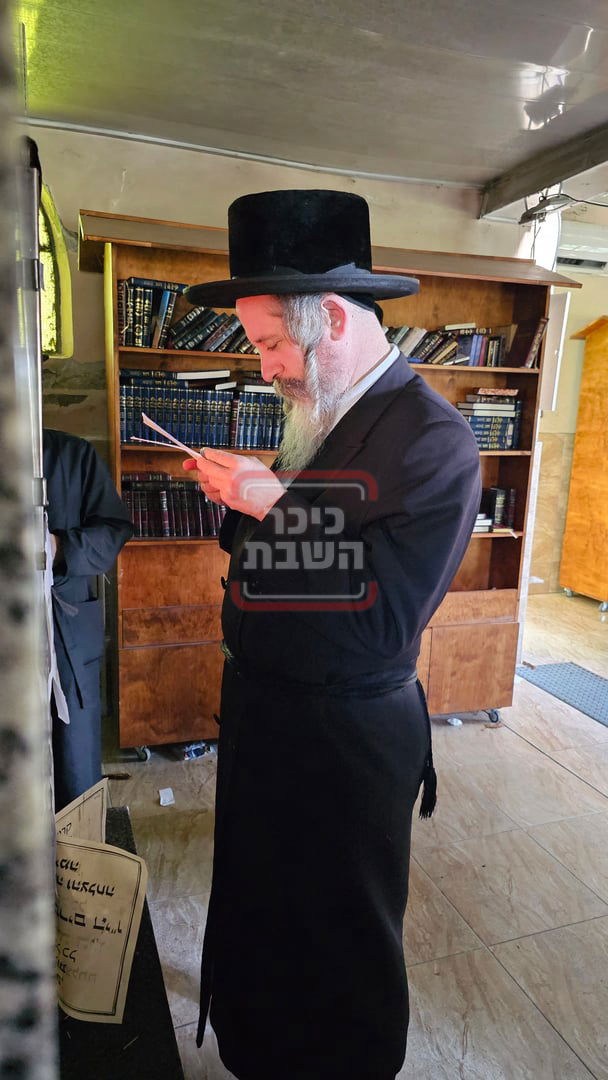 האדמו"ר מרחמסטריווקא ספרינג וואלי, בעיירת דינוב 