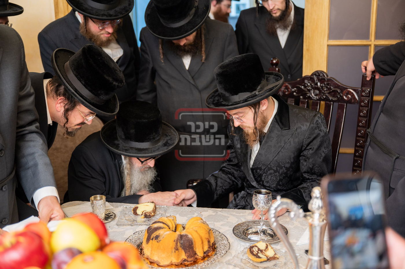 הגה"צ רבי יוחנן וואזנר דומ"ץ סקווירא בביקור אצל האדמו"ר מסאדיגורה