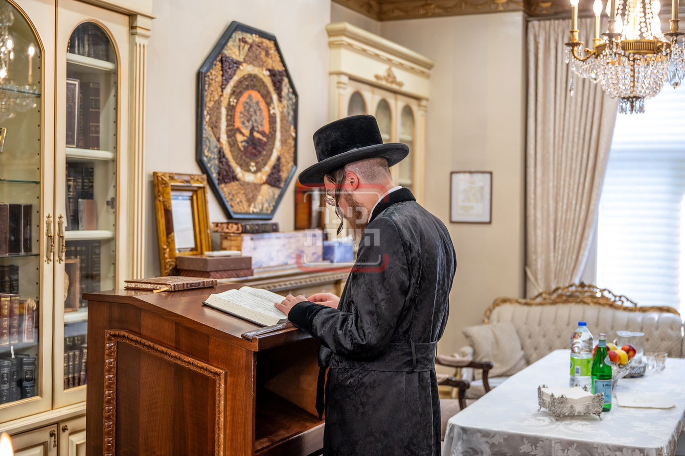 האדמו"ר מסאדיגורה במעמד קבלת פנים בבית האכסניה במאנטריאל