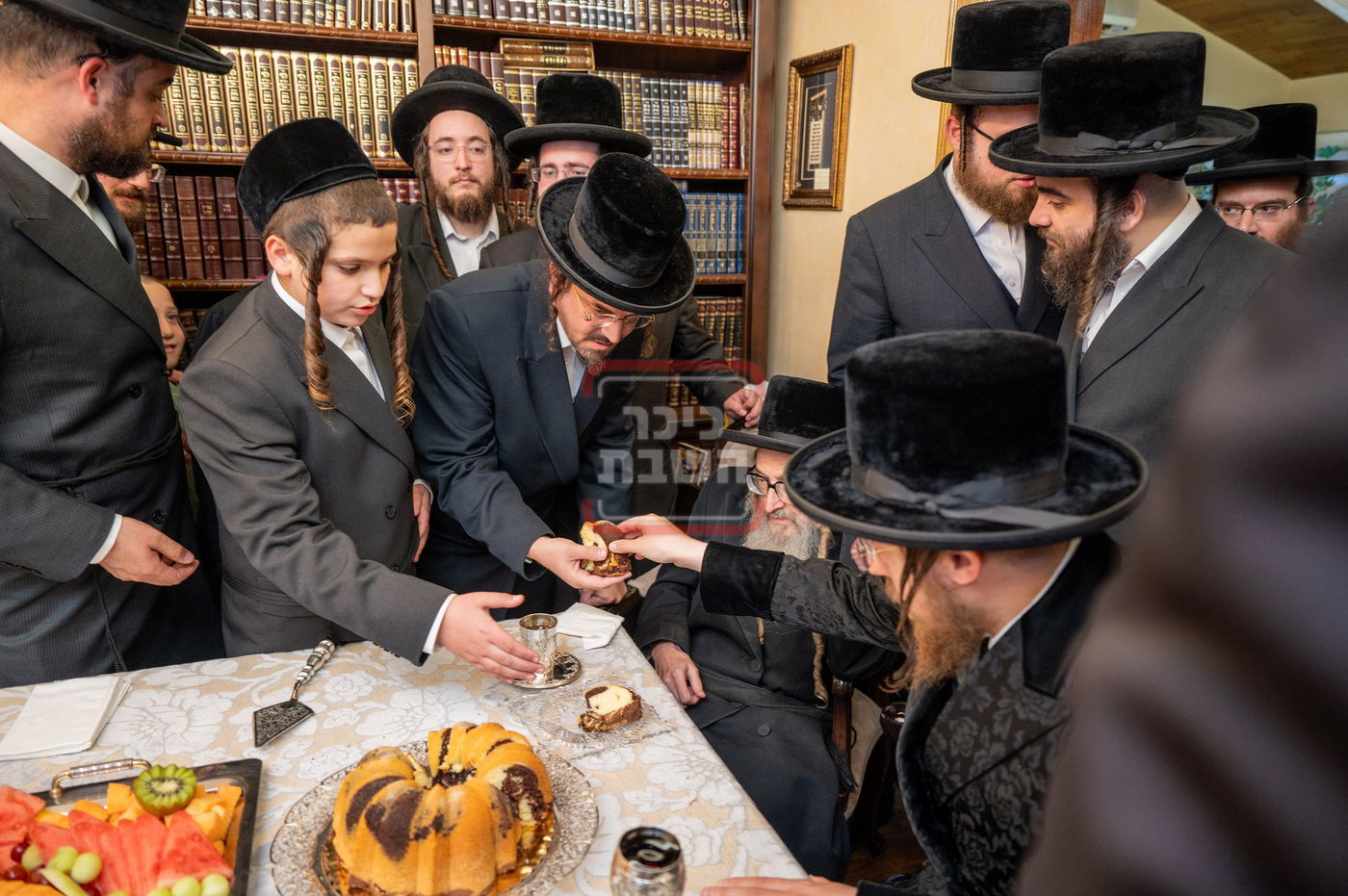 הגה"צ רבי יוחנן וואזנר דומ"ץ סקווירא בביקור אצל האדמו"ר מסאדיגורה