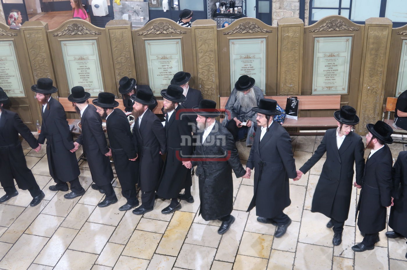 הגה"צ אב"ד ויז'ניץ אלעד במירון 