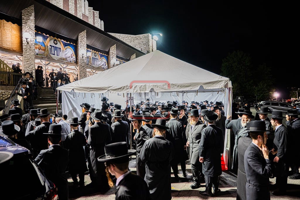 האדמו"ר מסאטמר בעריכת השולחן הטהור 