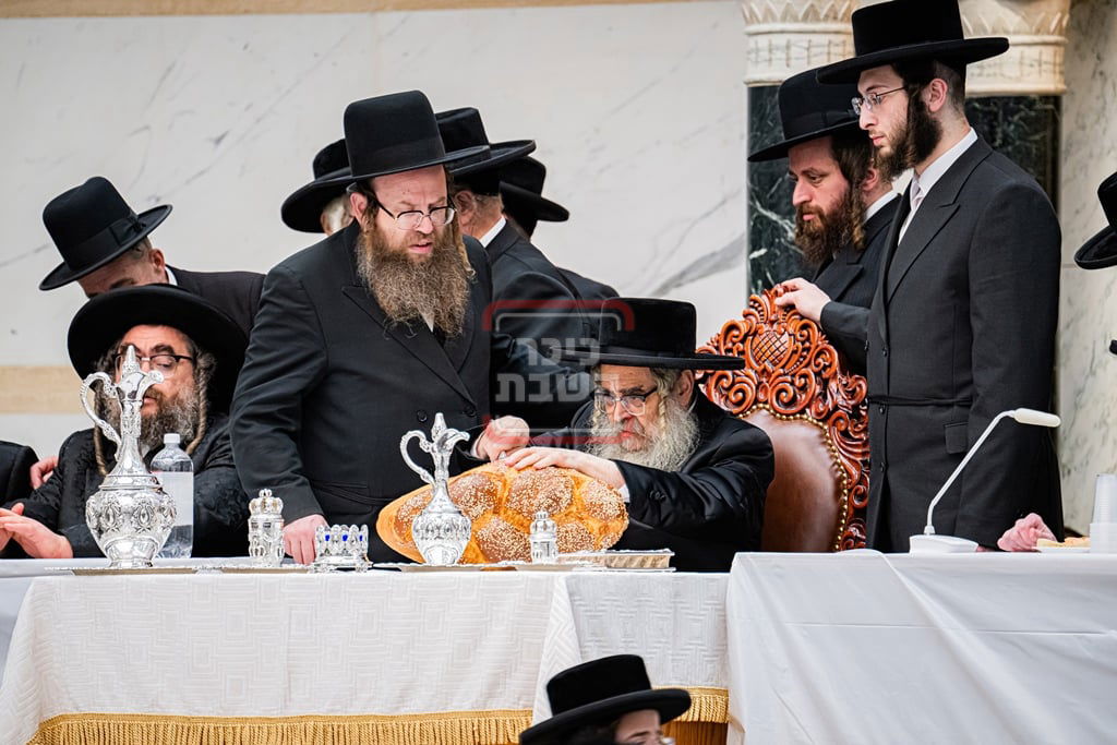 האדמו"ר מסאטמר בעריכת השולחן הטהור 