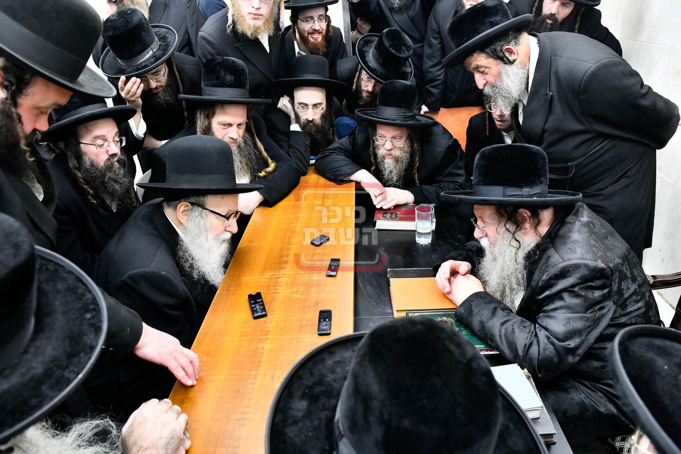 ניחום אבלים בחצה"ק מודז'יץ וקוזמיר 