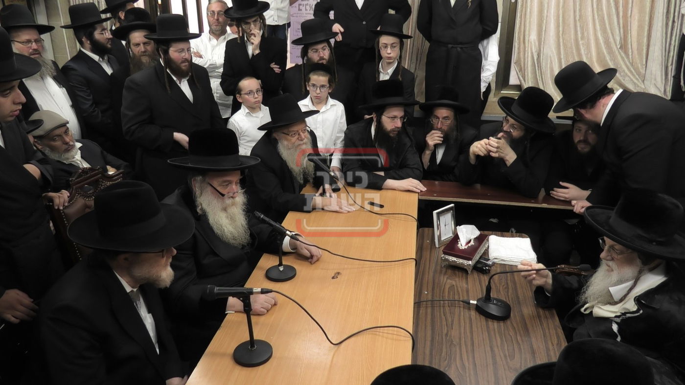 ניחום אבלים בחצה"ק מודז'יץ וקוזמיר 