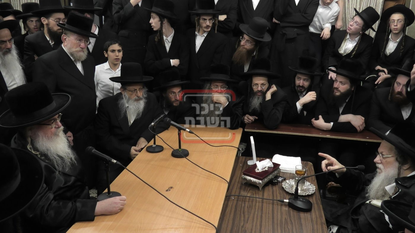 ניחום אבלים בחצה"ק מודז'יץ וקוזמיר 