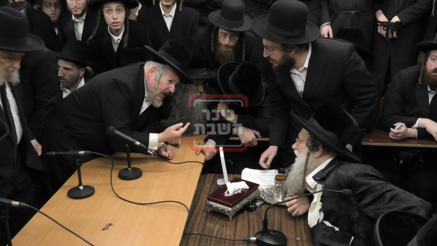 ניחום אבלים בחצה"ק מודז'יץ וקוזמיר 