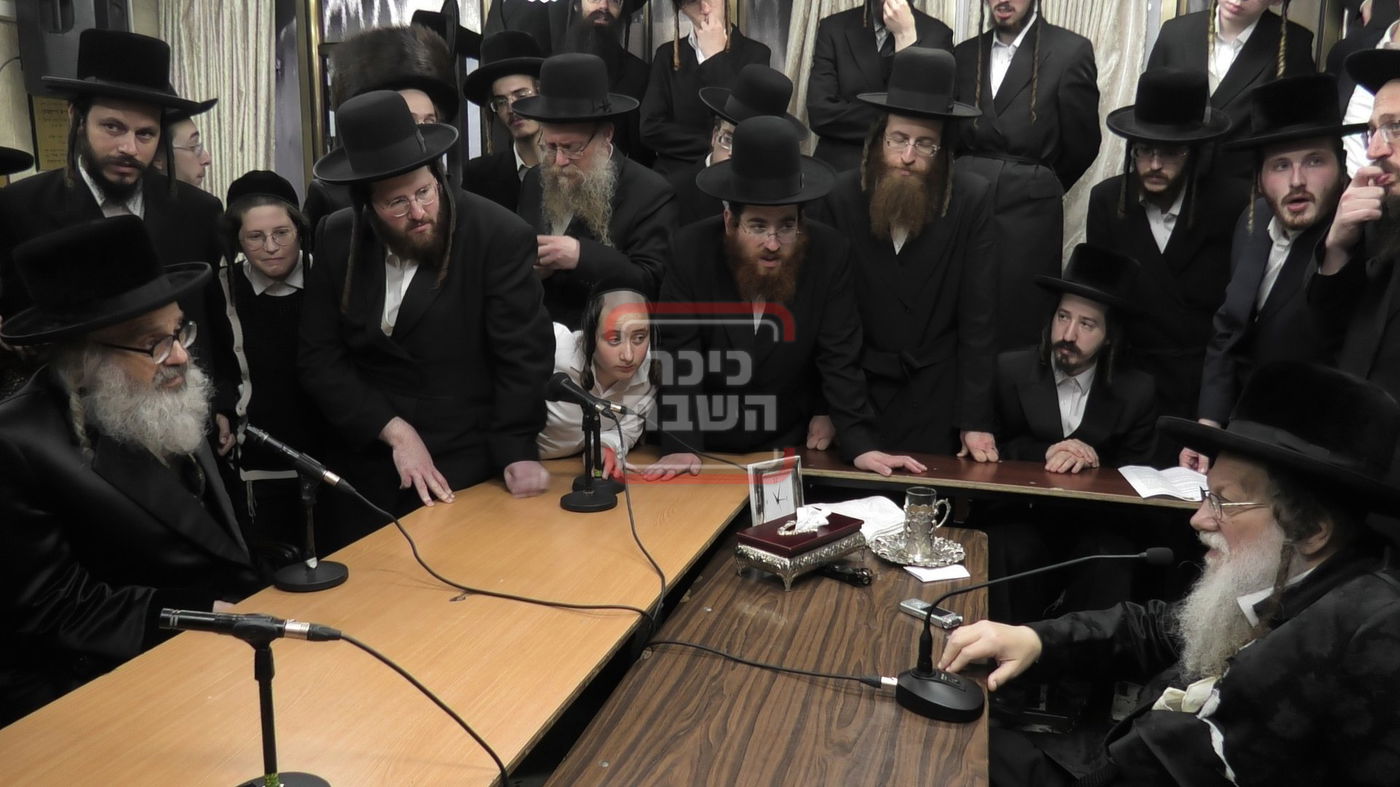 ניחום אבלים בחצה"ק מודז'יץ וקוזמיר 