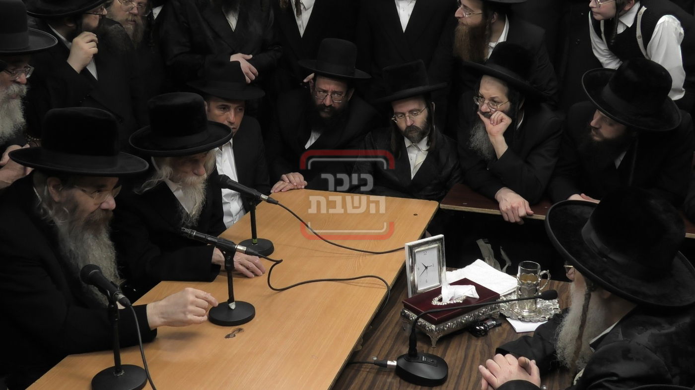 ניחום אבלים בחצה"ק מודז'יץ וקוזמיר 