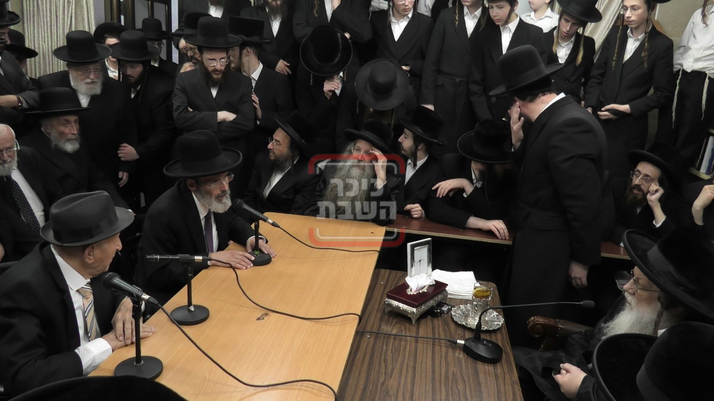 ניחום אבלים בחצה"ק מודז'יץ וקוזמיר 