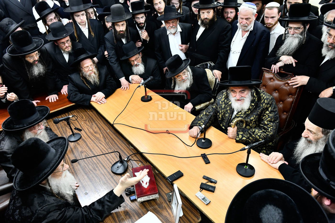 ניחום אבלים בחצה"ק מודז'יץ וקוזמיר 