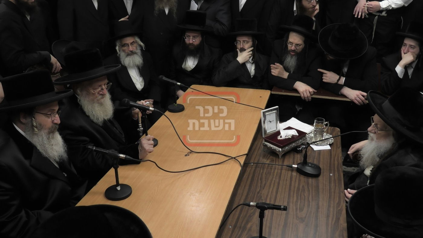 ניחום אבלים בחצה"ק מודז'יץ וקוזמיר 