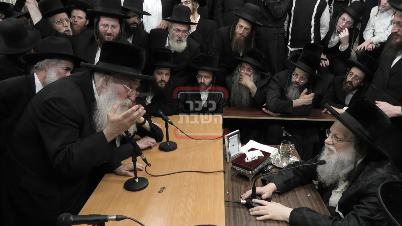 ניחום אבלים בחצה"ק מודז'יץ וקוזמיר 