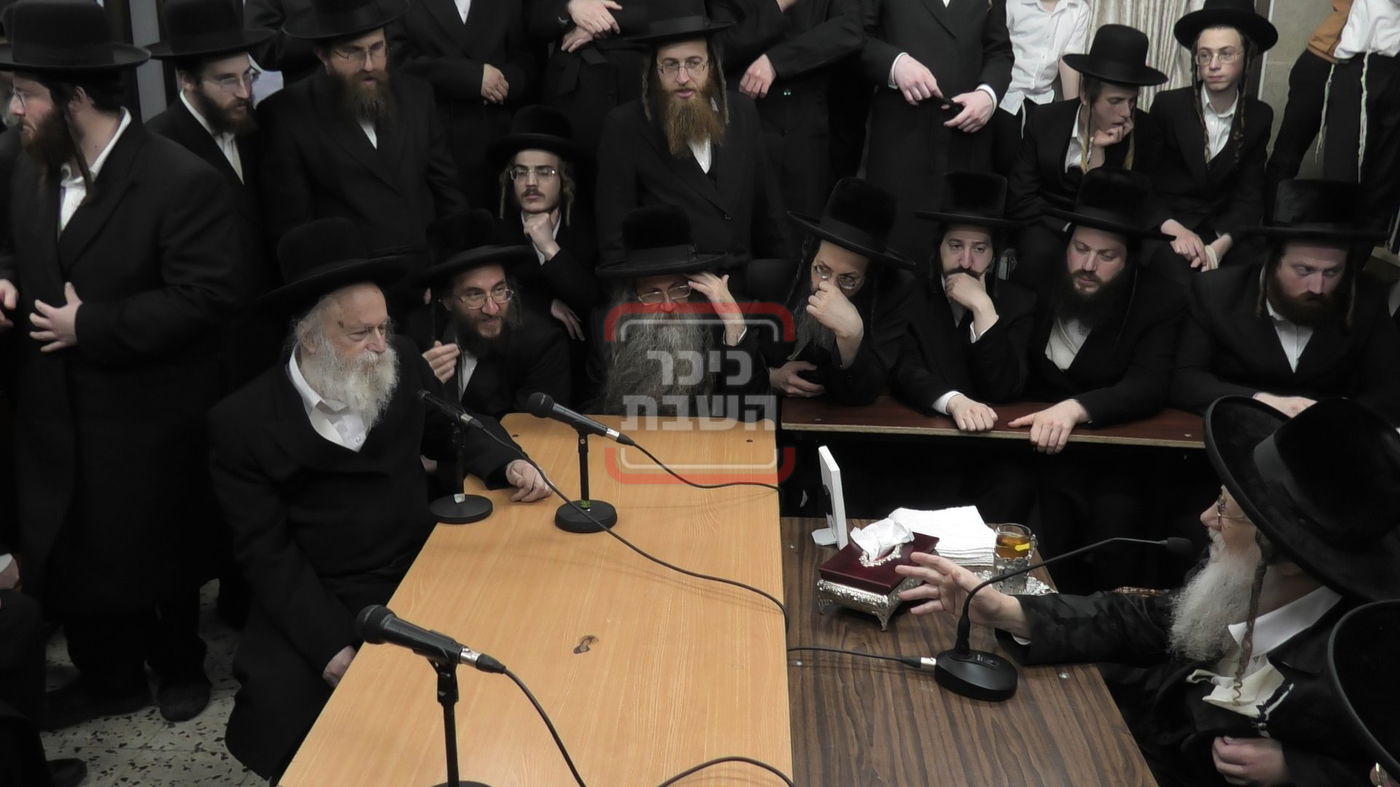 ניחום אבלים בחצה"ק מודז'יץ וקוזמיר 