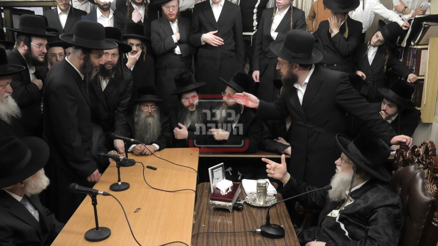 ניחום אבלים בחצה"ק מודז'יץ וקוזמיר 