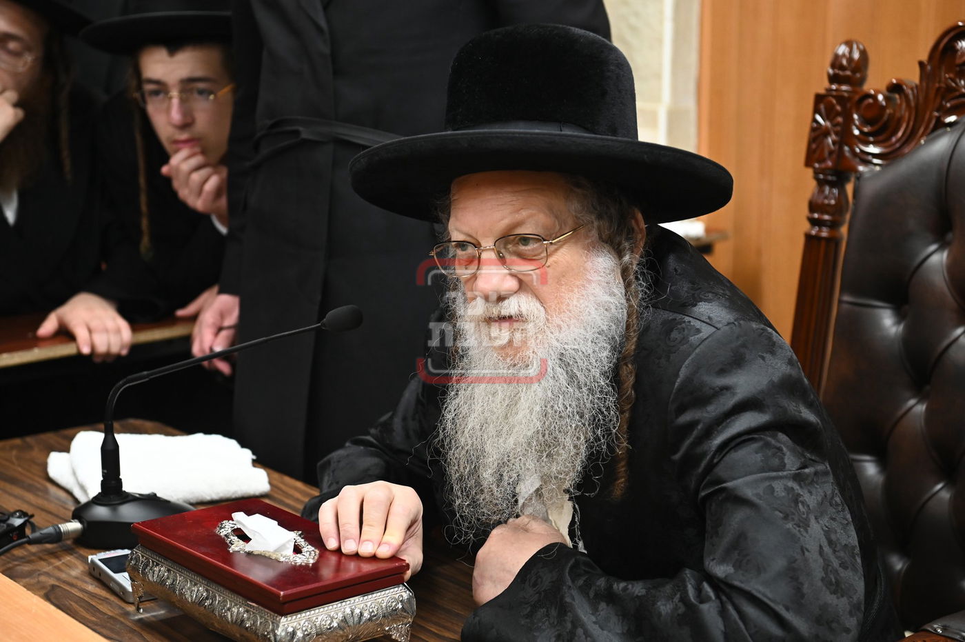 ניחום אבלים בחצה"ק מודז'יץ וקוזמיר 