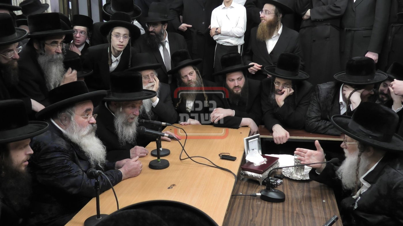 ניחום אבלים בחצה"ק מודז'יץ וקוזמיר 