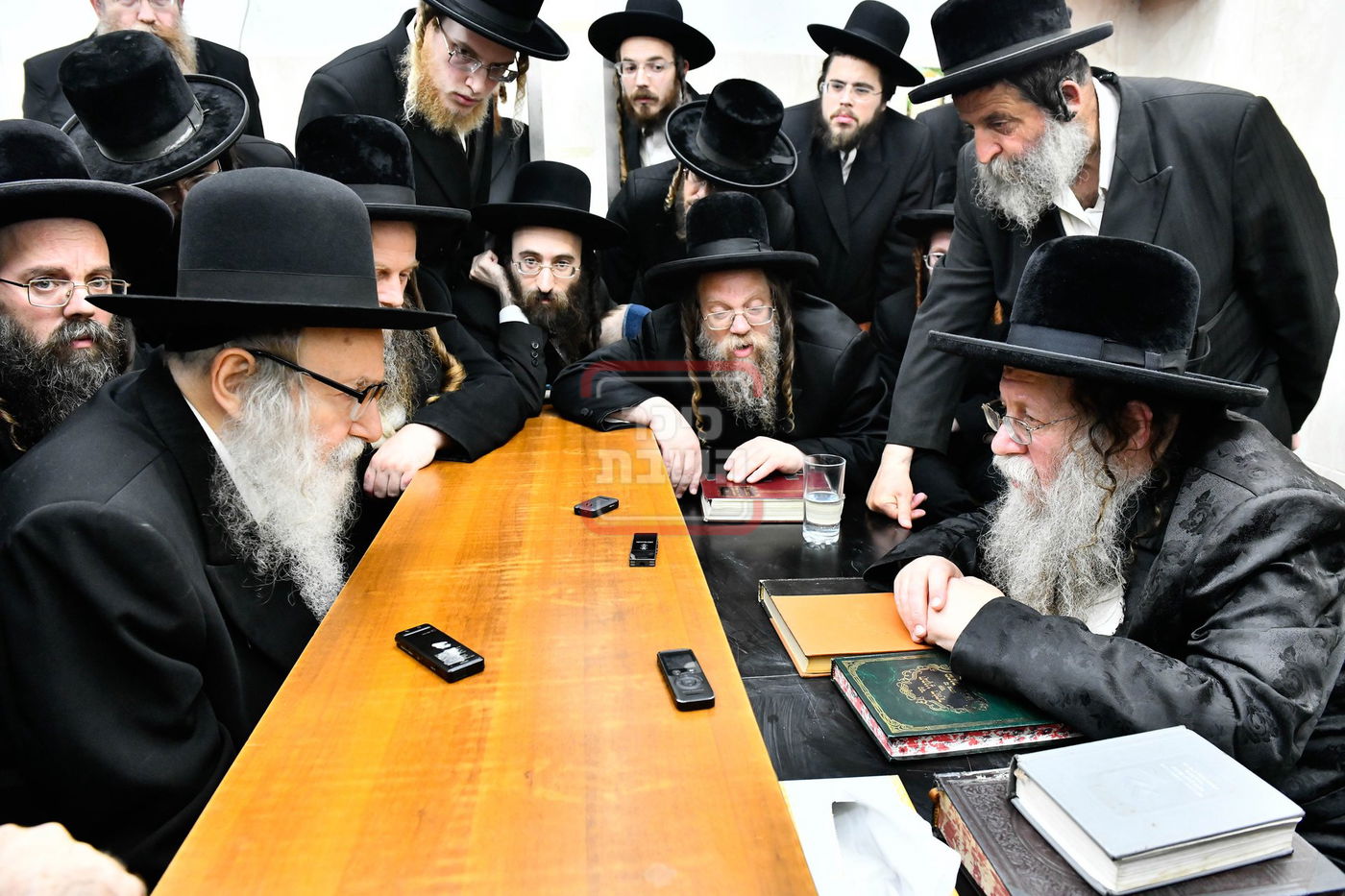 ניחום אבלים בחצה"ק מודז'יץ וקוזמיר 