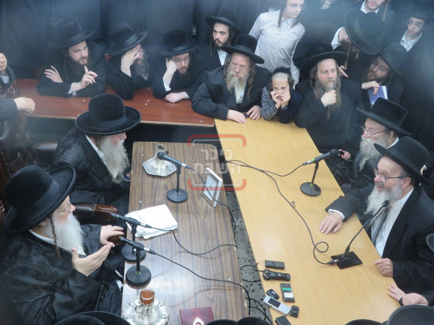 ניחום אבלים בחצה"ק מודז'יץ וקוזמיר 