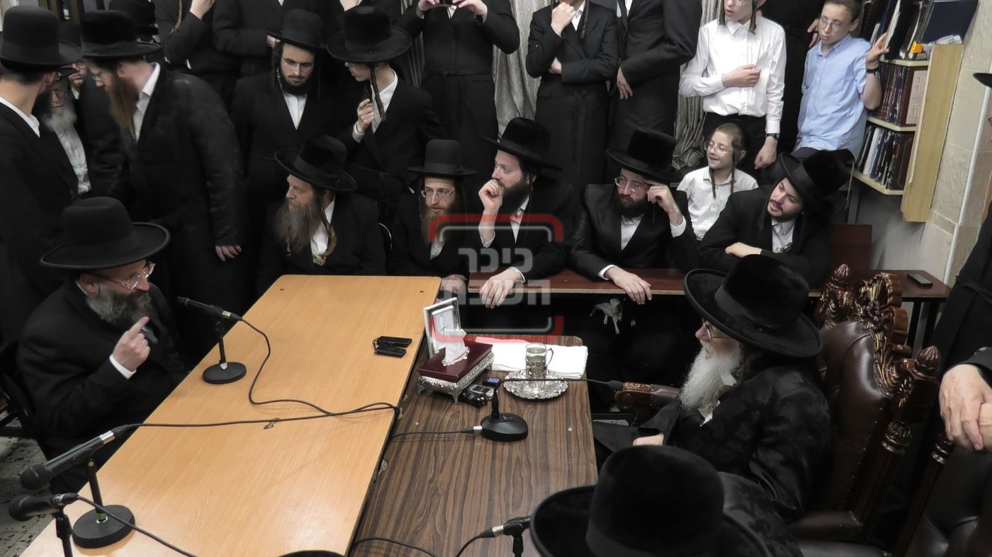 ניחום אבלים בחצה"ק מודז'יץ וקוזמיר 