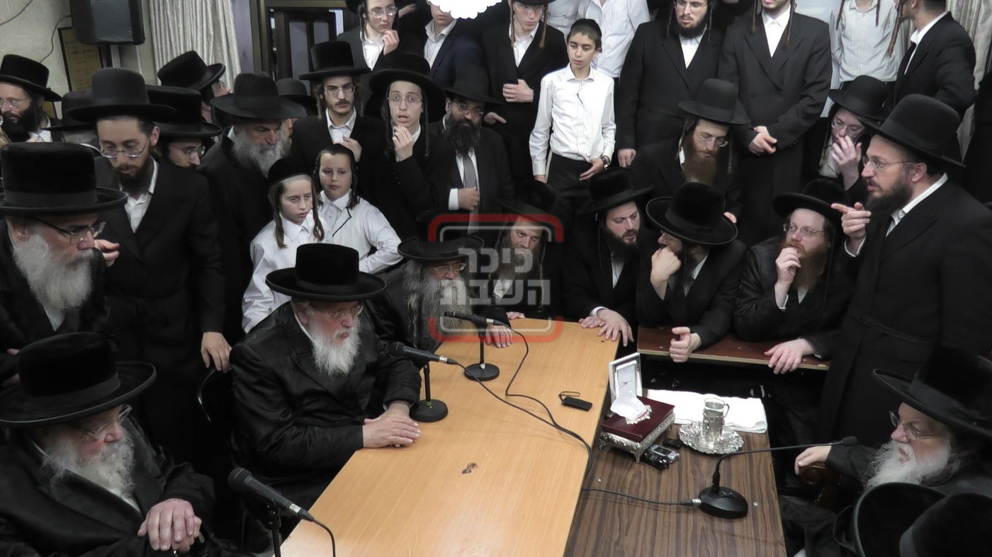 ניחום אבלים בחצה"ק מודז'יץ וקוזמיר 