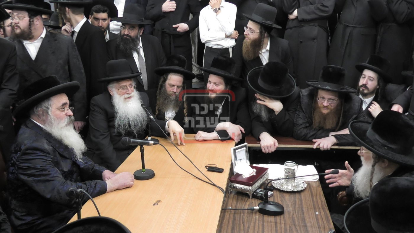 ניחום אבלים בחצה"ק מודז'יץ וקוזמיר 