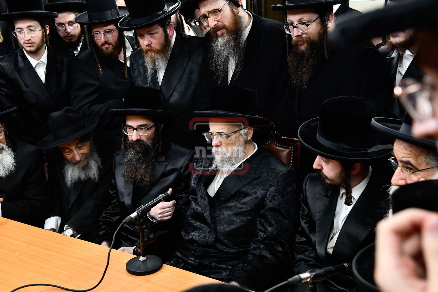 ניחום אבלים בחצה"ק מודז'יץ וקוזמיר 